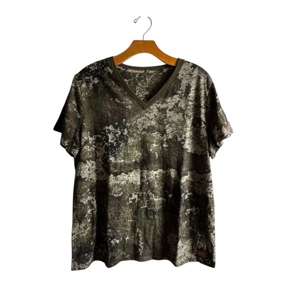 SHE Outdoor Camo V-Neck Tee Size XL NWOT 10 0501 - Picture 1 of 5